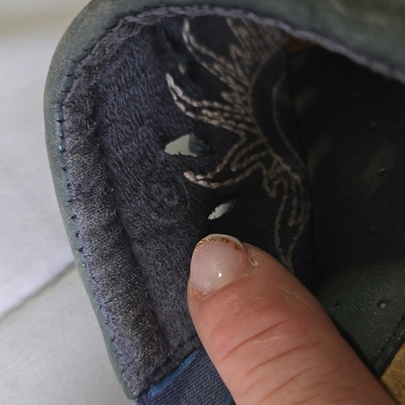 Minnetonka Slides size 8 (fits a size 7)on me - Picture 4 of 4